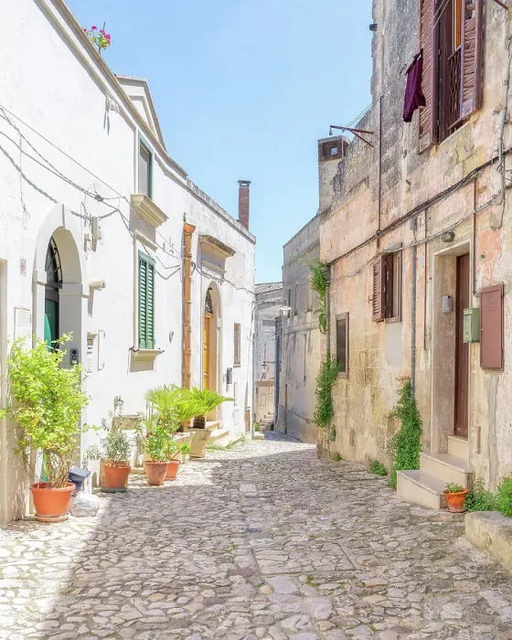 Framed Print : Narrow cobbled street in the old town of Matera, Basilicata, Italy, Europe Framed Print : Narrow cobbled street in the old town of Matera, Basilicata, Italy, Europe