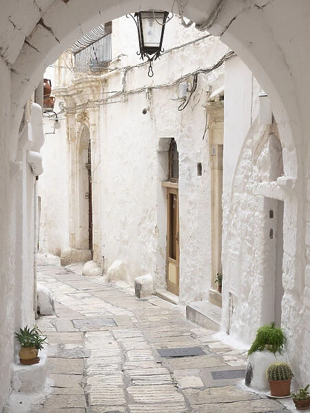 Narrow street in the Old Town, Ostuni, Puglia, Italy, Europe