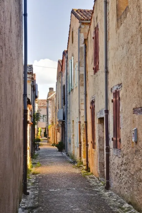 Framed Print : The narrow streets of Monpazier, one of the Beaux Villages de France, Dordogne, France, Europe Framed Print : The narrow streets of Monpazier, one of the Beaux Villages de France, Dordogne, France, Europe