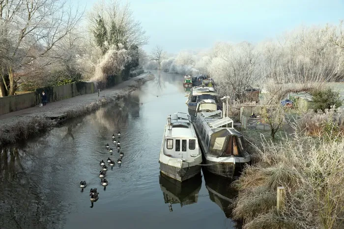 Framed Print : Narrowboats on the Kennet and Avon Canal by Northcroft Park on a frosty winter morning, Newbury, Berkshire, England, United Kingdom, Europe Framed Print : Narrowboats on the Kennet and Avon Canal by Northcroft Park on a frosty winter morning, Newbury, Berkshire, England, United Kingdom, Europe