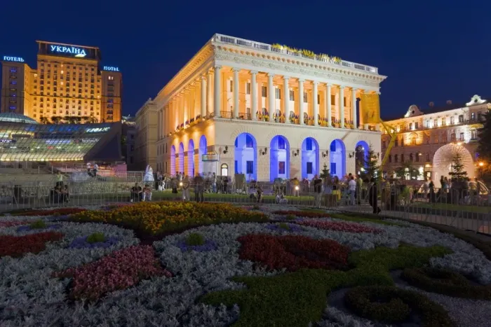Framed Print : National Music Academy illuminated at night in Maidan Nezalezhnosti (Independence Square) Framed Print : National Music Academy illuminated at night in Maidan Nezalezhnosti (Independence Square)