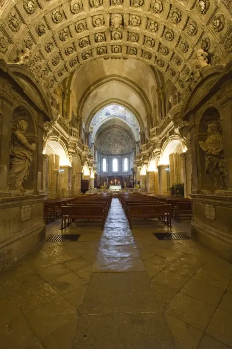 Framed Print : The nave of Notre-Dame des Doms d Avignon cathedral, Avignon, Vaucluse, France, Europe Framed Print : The nave of Notre-Dame des Doms d Avignon cathedral, Avignon, Vaucluse, France, Europe