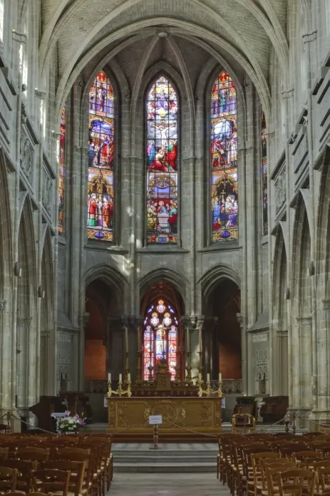Framed Print : The nave of Saint Louis de Blois cathedral, Blois, Loir-et-Cher, Centre, France, Europe Framed Print : The nave of Saint Louis de Blois cathedral, Blois, Loir-et-Cher, Centre, France, Europe