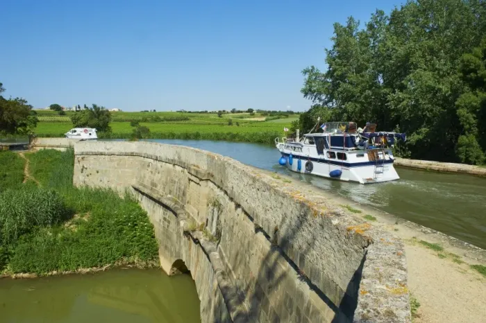 Framed Print : Navigation on the Canal du Midi, between Carcassone and Beziers, the Repudre Aqueduct, the first aqueduct built on the Canal du Midi, Paraza, Aude, Languedoc Roussillon, France, Europe Framed Print : Navigation on the Canal du Midi, between Carcassone and Beziers, the Repudre Aqueduct, the first aqueduct built on the Canal du Midi, Paraza, Aude, Languedoc Roussillon, France, Europe