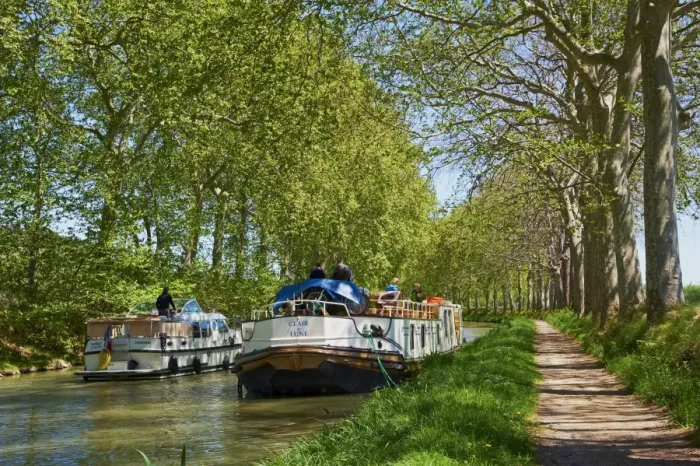 Framed Print : Navigation on the Canal du Midi, UNESCO World Heritage Site, between Carcassonne and Beziers, Aude, Languedoc Roussillon, France, Europe Framed Print : Navigation on the Canal du Midi, UNESCO World Heritage Site, between Carcassonne and Beziers, Aude, Languedoc Roussillon, France, Europe