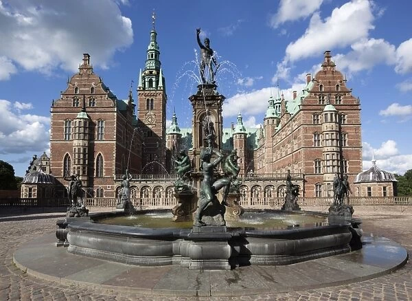 Neptune Fountain and Royal wing, Frederiksborg Palace, Hillerad, Zealand, Denmark, Europe