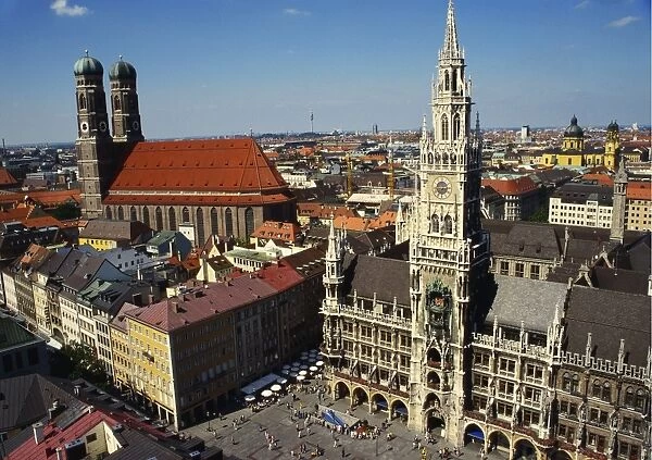 Neues Rathaus and the Frauenkirche, Munich, Bavaria, Germany