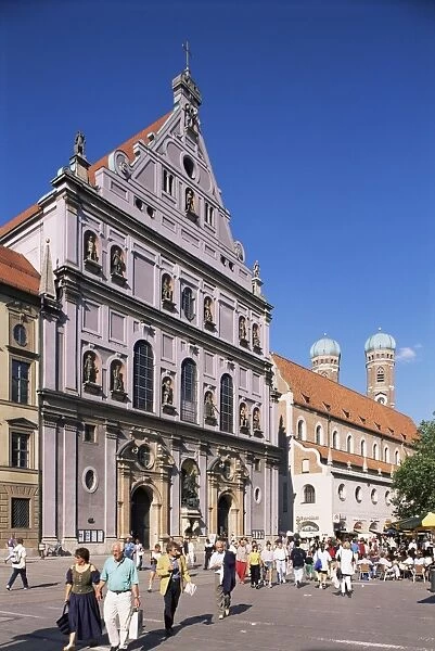 Neuhauserstrasse with church of St