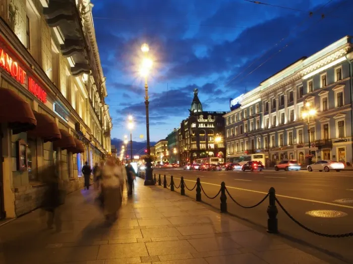 Framed Print : Nevsky Prospekt at night, St. Petersurg, Russia, Europe Framed Print : Nevsky Prospekt at night, St. Petersurg, Russia, Europe