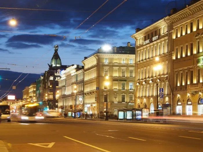Framed Print : Nevsky Prospekt at night, St. Petersurg, Russia, Europe Framed Print : Nevsky Prospekt at night, St. Petersurg, Russia, Europe