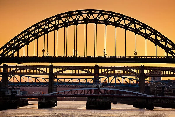 Newcastle upon Tyne skyline, Gateshead with the Tyne Bridge over River Tyne, Tyne and Wear