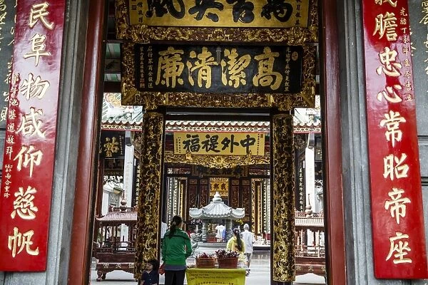 Nghia An Hoi Quan Pagoda in Cholon (Chinatown), Ho Chi Minh City (Saigon), Vietnam, Indochina, Southeast Asia, Asia