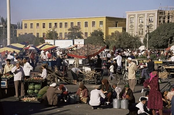 Night market, Id Kah Square, Kashgar (Kashi), Chinese Turkestan, China, Asia