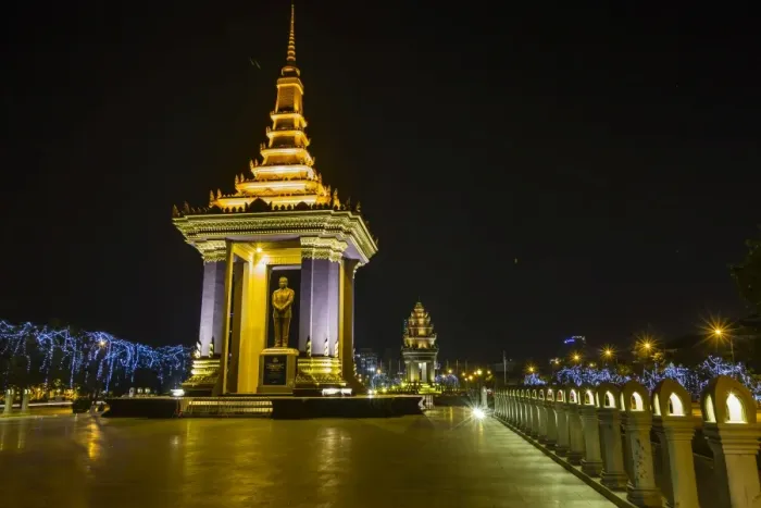 Framed Print : Night photograph of the Statue of Norodom Sihanouk, Phnom Penh, Cambodia, Indochina, Southeast Asia, Asia Framed Print : Night photograph of the Statue of Norodom Sihanouk, Phnom Penh, Cambodia, Indochina, Southeast Asia, Asia