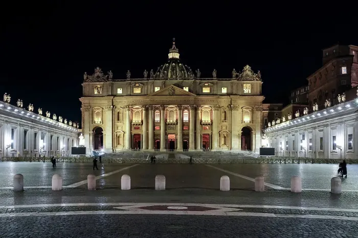 Framed Print : Night scene of Saint Peter's Square in Vatican City, the papal enclave in Rome, with St. Peter's Basilica in the background, UNESCO World Heritage Site, Rome, Lazio, Italy, Europe Framed Print : Night scene of Saint Peter's Square in Vatican City, the papal enclave in Rome, with St. Peter's Basilica in the background, UNESCO World Heritage Site, Rome, Lazio, Italy, Europe