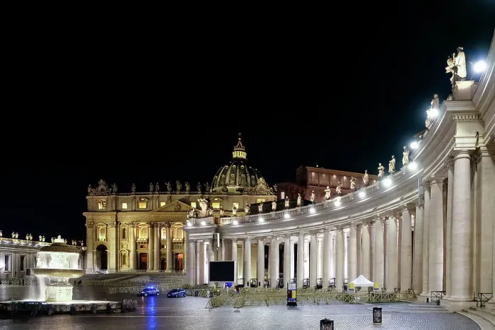 Framed Print : Night scene of Saint Peter's Square in Vatican City, the papal enclave in Rome, with St. Peter's Basilica in the background, UNESCO World Heritage Site, Rome, Lazio, Italy, Europe