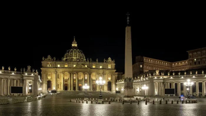 Framed Print : Night view of Saint Peter's Square in Vatican City, the papal enclave in Rome, with the Vatican obelisk, an ancient Egyptian obelisk, at the centre and St. Peter's Basilica in the background, UNESCO World Heritage Site, Rome, Lazio, Italy, Europe