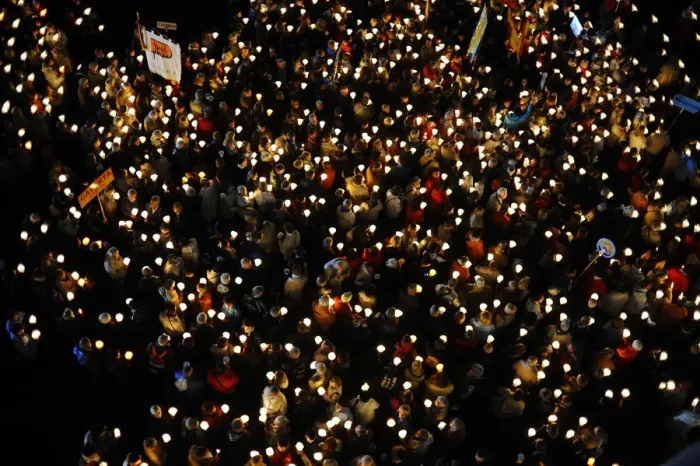 Framed Print : Night vigil, Pope Benedict XVIs visit to Lourdes, Hautes Pyrenees, France, Europe Framed Print : Night vigil, Pope Benedict XVIs visit to Lourdes, Hautes Pyrenees, France, Europe