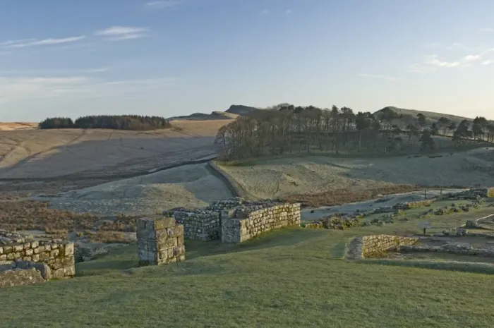 Framed Print : North gateway looking east to Kings Hill and Sewingshields Crag, Housesteads Roman Fort Framed Print : North gateway looking east to Kings Hill and Sewingshields Crag, Housesteads Roman Fort