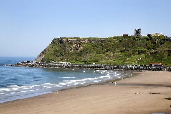 North Sands and Castle Hill, Scarborough, North Yorkshire, Yorkshire, England, United Kingdom, Europe