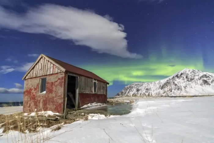 Framed Print : Northern Lights (aurora borealis) over an abandoned log cabin surrounded by snow and ice Framed Print : Northern Lights (aurora borealis) over an abandoned log cabin surrounded by snow and ice