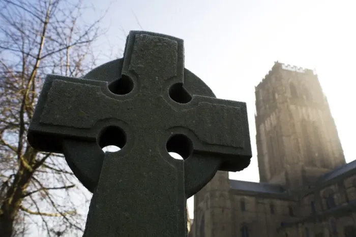 Framed Print : Northumbrian Cross in front of Durham Cathedral, UNESCO World Heritage Site