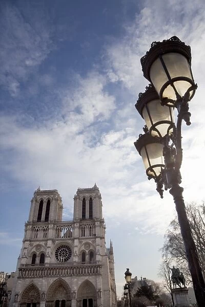Notre Dame Cathedral and lamp, Paris, France, Europe