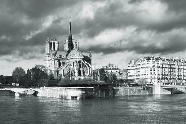 Notre Dame cathedral on the River Seine, Paris, Ile de France, France, Europe