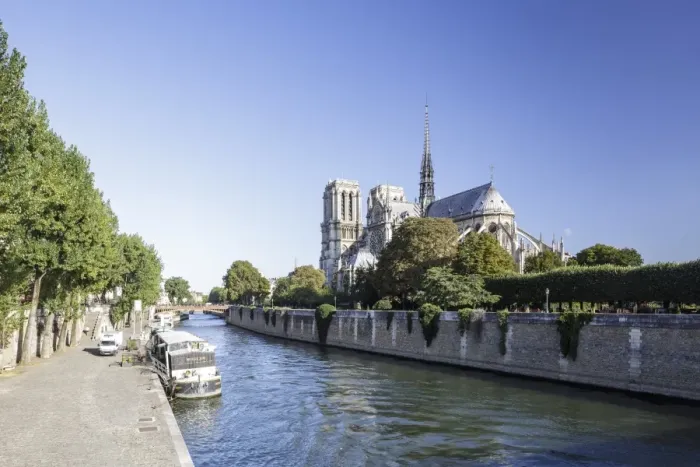 Framed Print : Notre Dame de Paris Cathedral and the River Seine, Paris, France, Europe Framed Print : Notre Dame de Paris Cathedral and the River Seine, Paris, France, Europe