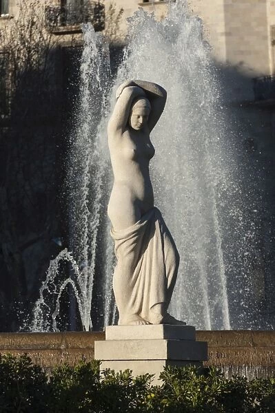 Nude statue, Placa de Lesseps, Barcelona, Catalunya, Spain, Europe