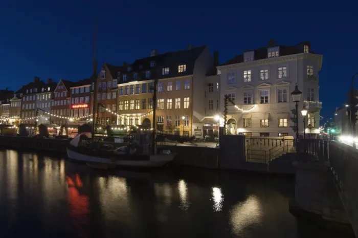 Framed Print : Nyhavn at Christmas, Copenhagen, Denmark, Scandinavia, Europe Framed Print : Nyhavn at Christmas, Copenhagen, Denmark, Scandinavia, Europe