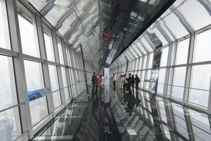 Framed Print : The observation bridge with glass floor on the 94th floor of the Shanghai World Financial Center (SWFC), Pudong, Shanghai, China, Asia Framed Print : The observation bridge with glass floor on the 94th floor of the Shanghai World Financial Center (SWFC), Pudong, Shanghai, China, Asia