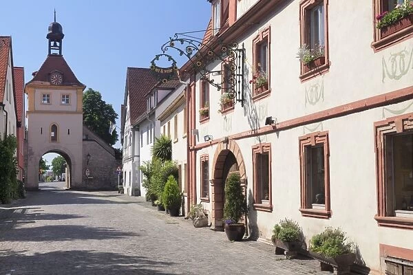 Ochsenfurter Tor Gate, main street, wine village of Sommerhausen, Mainfranken, Lower Franconia
