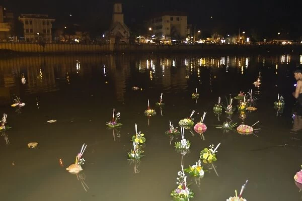 Offerings floating along river during Loi Krathong festival, Chiang Mai, Northern Thailand, Thailand, Southeast Asia, Asia