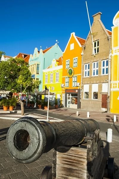 Old cannon in front of Dutch houses at the Sint Annabaai in Willemstad, UNESCO World Heritage Site, Curacao, ABC Islands, Netherlands Antilles, Caribbean, Central America