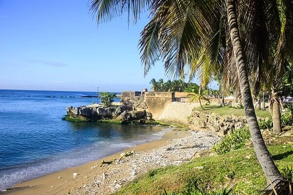 Old city walls on the coast in the old town of Santo Domingo, UNESCO World Heritage Site, Dominican Republic, West Indies, Caribbean, Central America