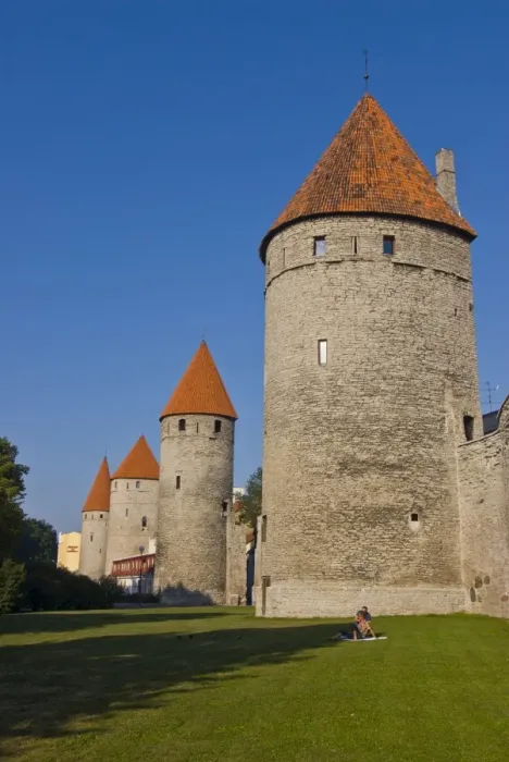 Framed Print : The old city walls of the Old Town of Tallinn, UNESCO World Heritage Site Framed Print : The old city walls of the Old Town of Tallinn, UNESCO World Heritage Site