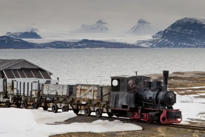 Framed Print : Old coal train with snow, fjord and mountains, Ny Alesund, Spitsbergen (Svalbard), Arctic, Norway, Scandinavia, Europe Framed Print : Old coal train with snow, fjord and mountains, Ny Alesund, Spitsbergen (Svalbard), Arctic, Norway, Scandinavia, Europe