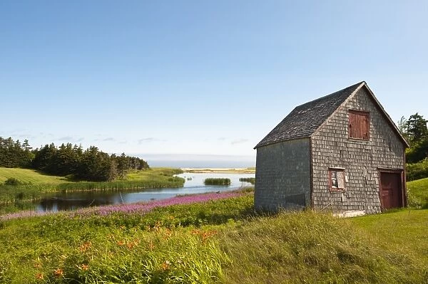 Old farmhouse near Lakeville, Prince Edward Island, Canada, North America