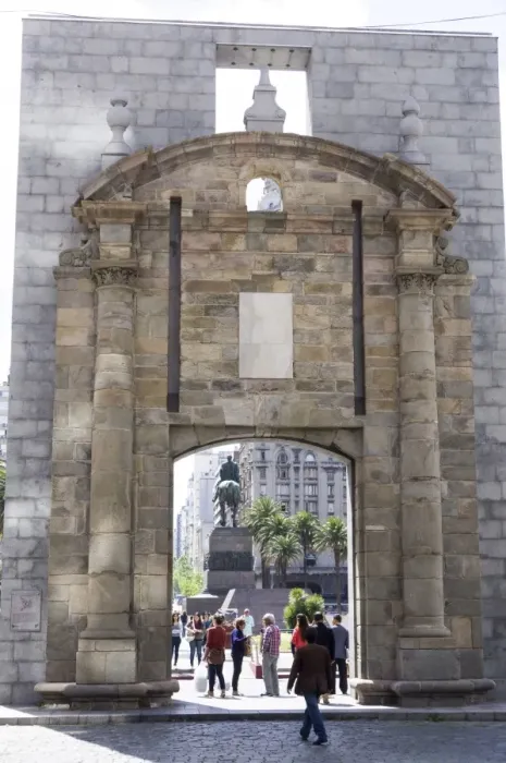 Framed Print : The old gate to the Citadel, looking from the Citadel to Plaza Independencia, Montevideo Framed Print : The old gate to the Citadel, looking from the Citadel to Plaza Independencia, Montevideo