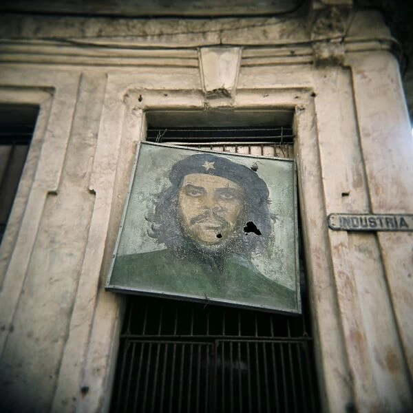 Old painting of Che Guevara on wall, Havana, Cuba, West Indies, Central America