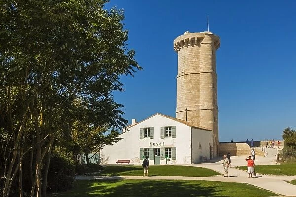 The old Phare des Baleines (Lighthouse of the Whales) dating from 1682 and museum