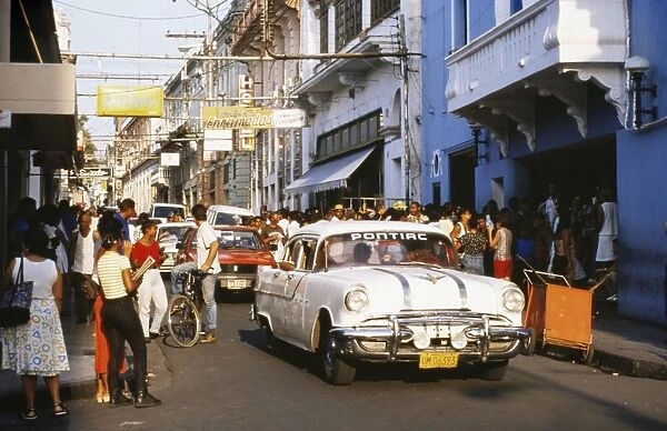 Old Pontiac, an American car kept working since before the revolution, Santiago de Cuba