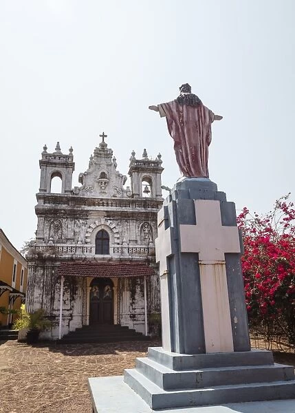 Old Portuguese church in grounds of Fort Tiracol, Goa, India, Asia
