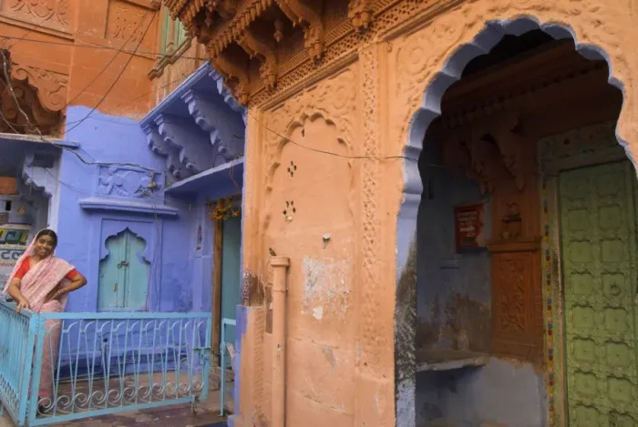 Framed Print : Old residential havelis painted in blue and ochre paint Framed Print : Old residential havelis painted in blue and ochre paint