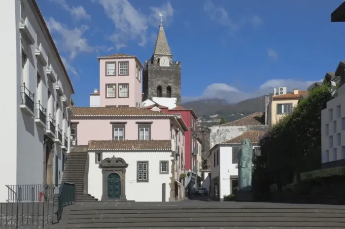 Framed Print : An old square with the tower of the 17th century Se Cathedral, Funchal Framed Print : An old square with the tower of the 17th century Se Cathedral, Funchal
