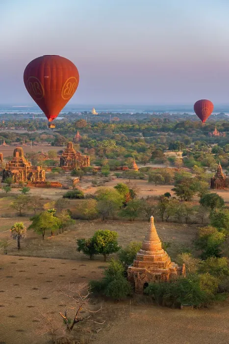 Framed Print : Old temples in Bagan and hot-air balloons before sunrise, Old Bagan (Pagan), UNESCO World Heritage Site, Myanmar (Burma), Asia Framed Print : Old temples in Bagan and hot-air balloons before sunrise, Old Bagan (Pagan), UNESCO World Heritage Site, Myanmar (Burma), Asia
