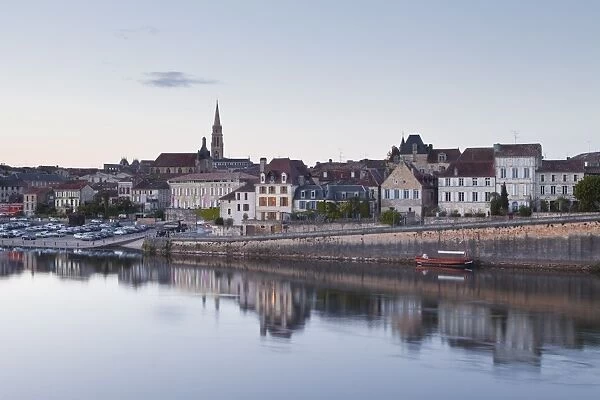 The old town of Bergerac across the River Dordogne, Dordogne, France, Europe