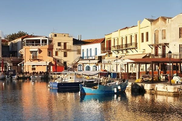 Old Venetian harbour, taverns on seaside, Rethymno (Rethymnon), Crete, Greek Islands, Greece, Europe