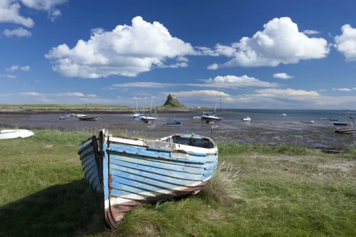 Framed Print : Old wooden fishing boat on a grassy bank with Lindisfarne harbour and Lindisfarne Castle in the background, Holy Island (Lindisfarne), Northumberland, England, United Framed Print : Old wooden fishing boat on a grassy bank with Lindisfarne harbour and Lindisfarne Castle in the background, Holy Island (Lindisfarne), Northumberland, England, United